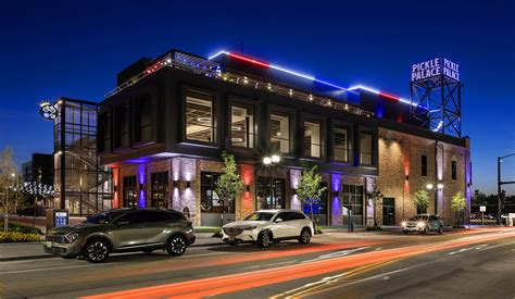 Pickle Palace - Luminii