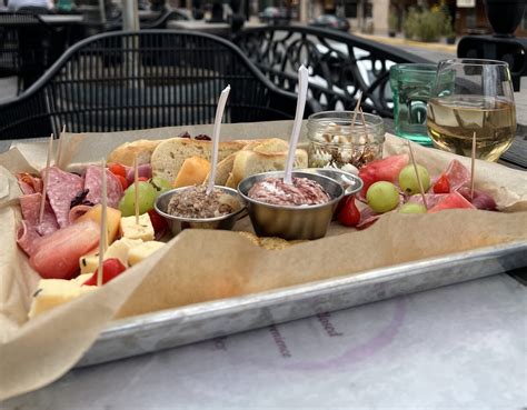 Ruidoso Restaurants: Your Guide to a Full Day of Dining