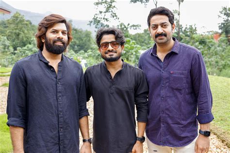 Written and Directed by God movie shooting started see pics | 'റിട്ടണ്‍ ആൻഡ് ഡയറക്ടഡ് ബൈ ഗോഡ് ...
