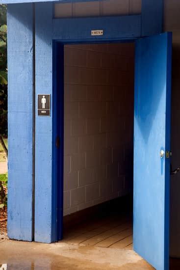 Restrooms 的图像结果