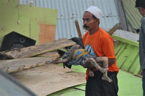 Indonesia: Death toll reaches 384, over 350 injured as 7.5 earthquake ...