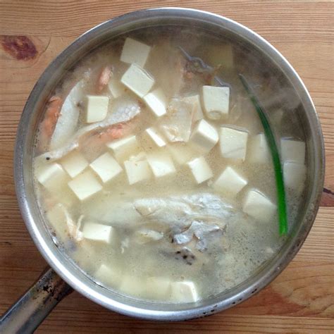 【图文】鱼头豆腐汤的做法_鱼头豆腐汤的家常做法_鱼头豆腐汤怎么做好吃_做法步骤,视频_鱼头豆腐汤-美食天下