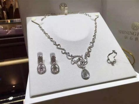 【图】高级珠宝买手品牌ASULIKEIT推出2013新品Dilys高级定制系列珠宝_欲望珠宝_珠宝腕表频道_VOGUE时尚网
