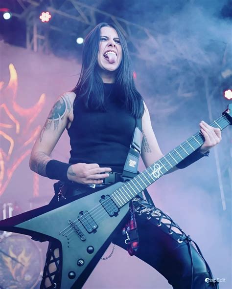 Pin de Tishauna Starr en Girls & Guitars | Chicas metaleras, Fotografía ...
