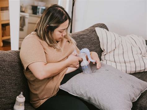 Pumping: How often, when, and how long to pump breast milk | BabyCenter