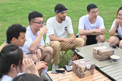 三江学院外国语学院学子与外国留学生共同体验中国 茶文化的魅力