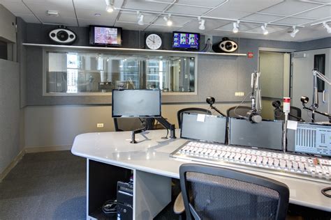 Sound Studio Window Building 的图像结果