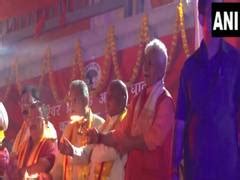 J-K Lt Governor Manoj Sinha participates in special aarti at Jammu Tawi ...