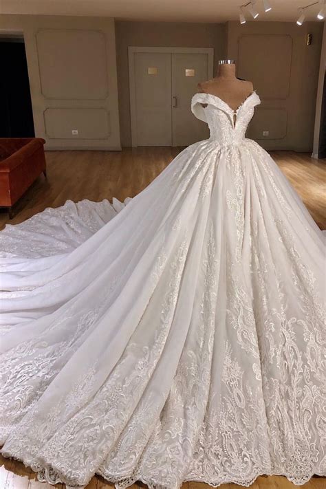 Puffy Wedding Dresses With Long Trains