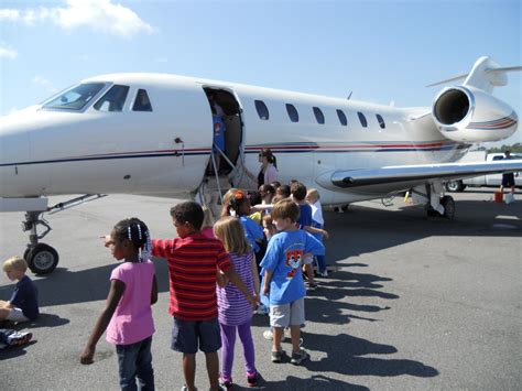 Mrs. Griffies' Kindergarten Class: Auburn University Regional Airport