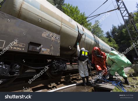 Exploding Tanks 的图像结果