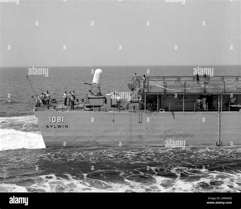 A starboard view of the stern of the frigate USS AYLWIN (FF 1081) as ...