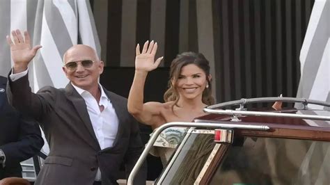 Jeff Bezos made $735 million off Wall Street during his wedding, but ...