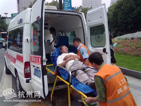 环城西路上一个犟老头晕倒了 还不肯上急救车(图)-杭网原创-杭州网