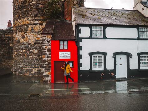 Look Inside The Smallest House In Britain - A Teeny Treasure In Conwy, Wales!