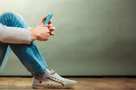 请问手机上瘾背后的原因是什么？手机上瘾的危害「专家回答」 - 综合百科 - 绿润百科
