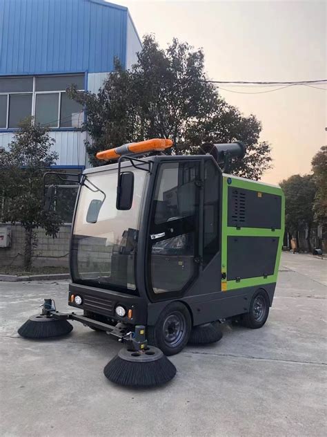 Ride on Street Cleaning Sweeping Machine Automatic Industrial Road ...