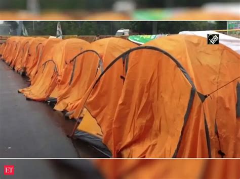 Watch: Farmers take refuge in tents amid heavy rainfall at Chilla ...