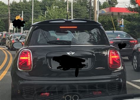 This Mini Cooper with UK flag style brake lights : r/mildlyinteresting
