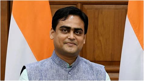 Mumbai: Union Minister Shantanu Thakur Reviews JNPA Projects ...