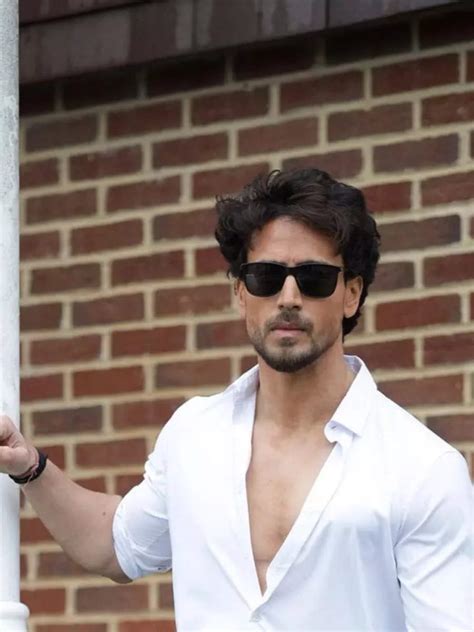 Celebs who swear by deadlifts | Times of India