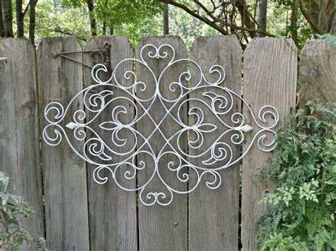 20 Photos A Guide to Choosing and Styling Outdoor Metal Wall Art