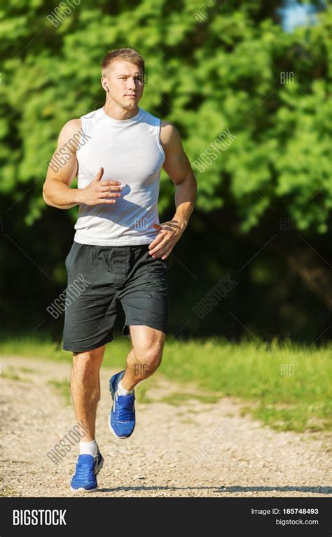 Male Runner Running 的图像结果