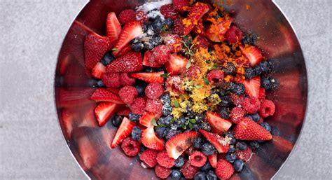 Paleo Berry Crumble Pie Recipe | Thrive Market