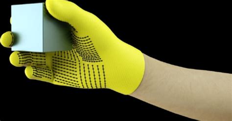 MIT-Developed Glove Could Teach Robots How To Touch And Feel - MobyGeek.com