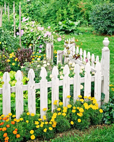 17 Small White Picket Fence Garden Ideas To Consider | SharonSable