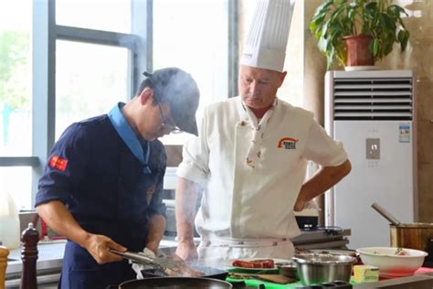 创业项目 厨师培训学什么好创业 厨师要多久能学会_安徽新东方烹饪专修学院