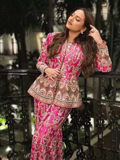 Sonakshi Sinha shells out major wedding fashion inspo in a stunning ...