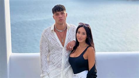 OnlyFans-model Scarlet Vas in verwachting van stiefbroer