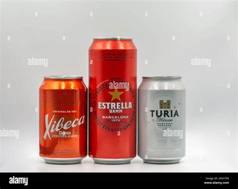 Estrella damm logo hi-res stock photography and images - Alamy