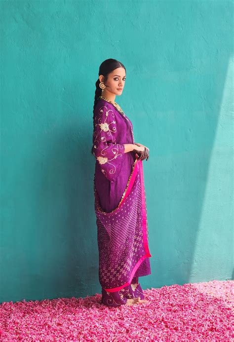 Pin-tuck crush silk kurta with Pants & Dupatta set – Pooja Singhal India