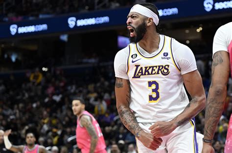 Doncic ai Lakers, Davis a Dallas. Lo scambio più folle dell'Nba si ...