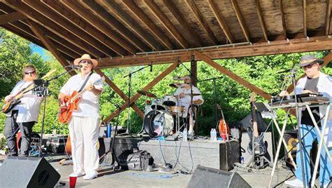 Live at the Oregon City Art Festival, End of The Oregon Trail ...