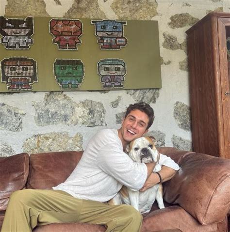 Él es Onur Seyit Yaran, el actor turco que da vida a Doruk en 'Hermanos'
