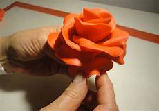 come fare i fiori con la pasta di zucchero tutorial di cake design come si fa una rosa con la pasta come fare i fiori con la pasta di zucchero tutorial di cake design come si fa una rosa con la pasta