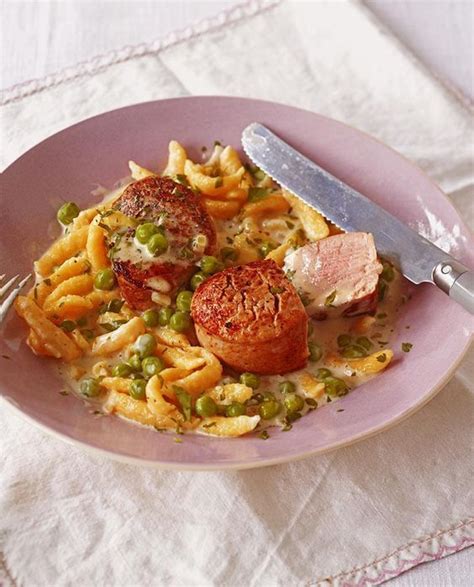 Spätzle mit Sauce und Schweinefilet | Rezept | Schweinefilet rezepte ...