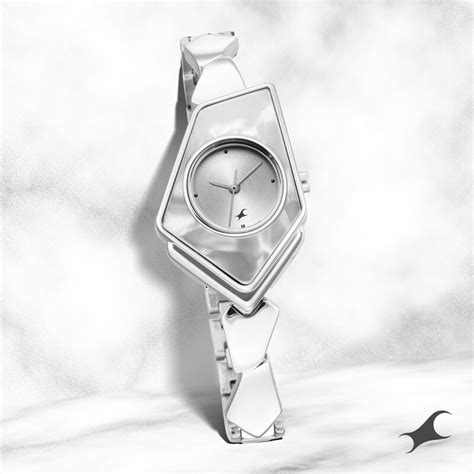 Buy Online Fastrack Younique Quartz Analog Silver Dial Metal Strap ...