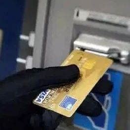 出售自己的银行卡可能构成犯罪_被告人