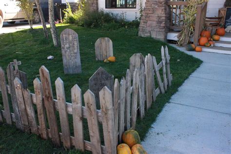 outdoor halloween graveyard decorations