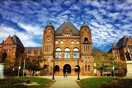 加拿大第一民族大学学费多少人民币一学期