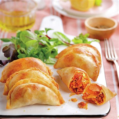 Empanadillas de chorizo, queso y huevo