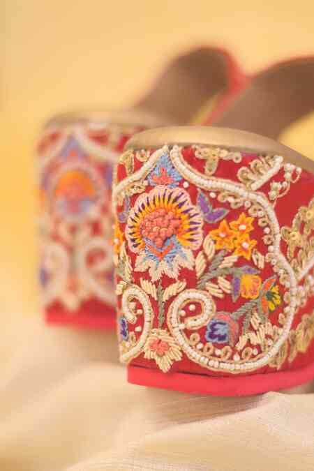 Buy Premium Around Always Shoes Footwear Online at Best Price