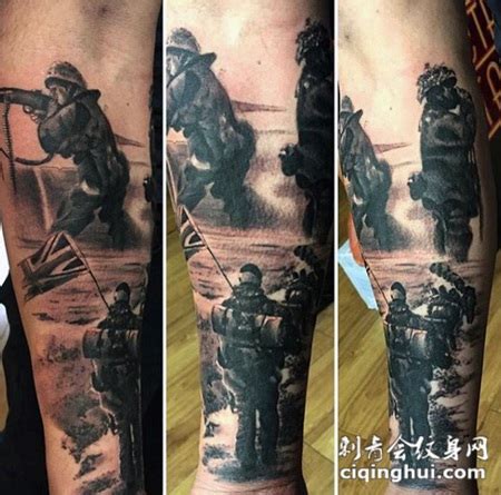小臂非常逼真的黑灰士兵纹身图案(图片编号:174931)_纹身图片 - 刺青会