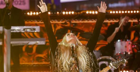 Lee Greenwood Defends Carrie Underwood Over Trump Inauguration Backlash ...