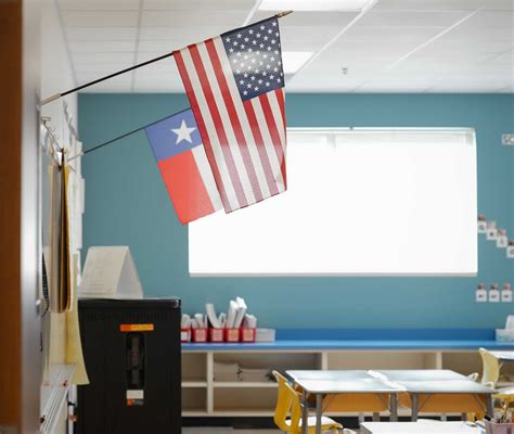 Texas Senate considers bill raising teacher pay