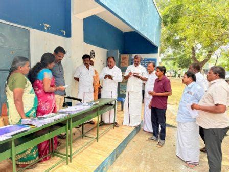 எஸ்ஐஆர் படிவம் வாக்காளர்களுக்கு வழங்கும் பணி: ஆட்சியர், எம்எல்ஏ ஆய்வு ...